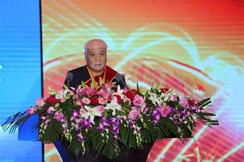 2、曹和平董事长在第二届全球吉商大会上做精彩发言.jpg